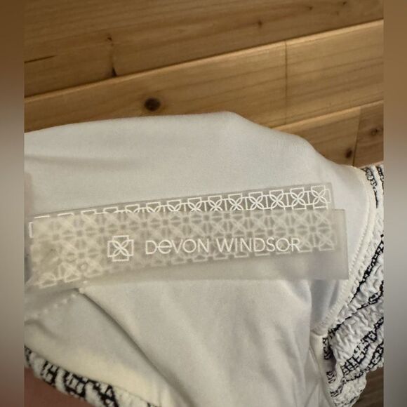 NWT Devon Windsor Size Medium Zebra Print Ruffle Low Cut Swimsuit Top - Picture 11 of 11